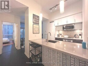 8-218 Mercer St in Toronto, ON - Building Photo - Building Photo