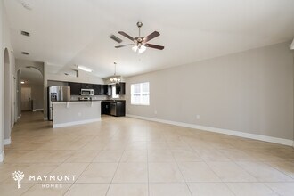 2615 Queen Alberta Dr in Valrico, FL - Foto de edificio - Building Photo