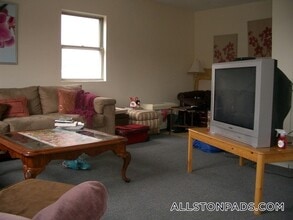 1247 Commonwealth Ave in Boston, MA - Building Photo - Building Photo