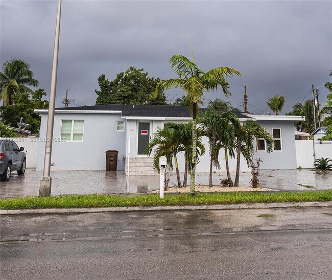 230 E 56th St in Hialeah, FL - Building Photo - Building Photo
