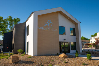 The Residences of Auburn Hills in Topeka, KS - Foto de edificio - Building Photo