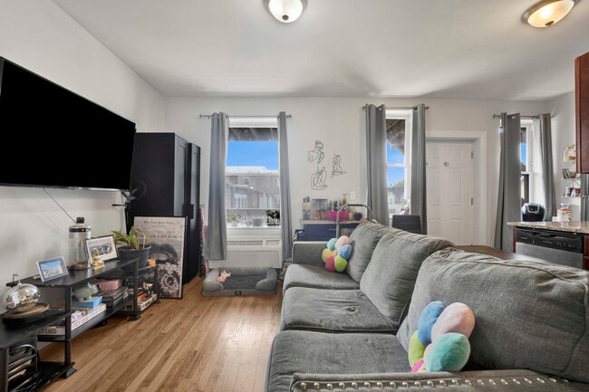 3807 W Altgeld St in Chicago, IL - Building Photo - Building Photo