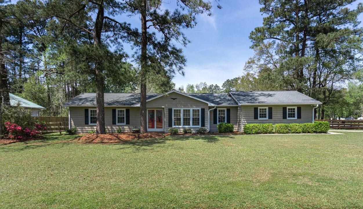 707 Stately Pines Rd in New Bern, NC - Foto de edificio