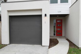 1204 Cometa St in Austin, TX - Building Photo - Building Photo