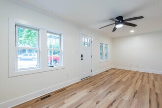 709 W 13th St in Bloomington, IN - Foto de edificio - Building Photo