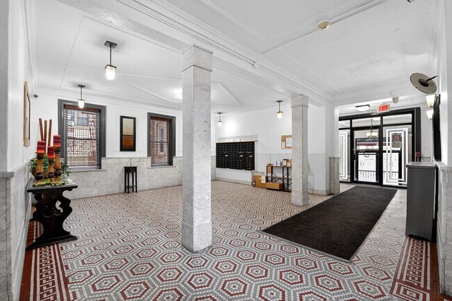 6045 JFK Blvd E in West New York, NJ - Building Photo - Building Photo