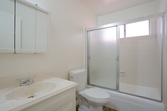 1172 E 1st St in Long Beach, CA - Building Photo - Interior Photo