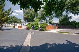 Casa Mobile Park in West Sacramento, CA - Building Photo - Building Photo