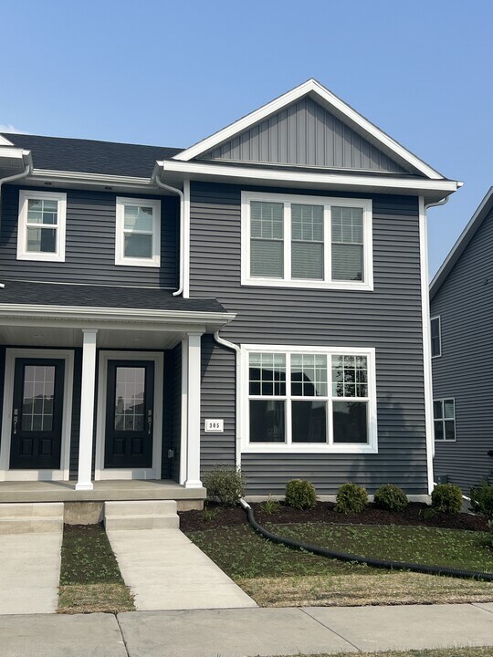 305 Breunig Blvd in Waunakee, WI - Building Photo