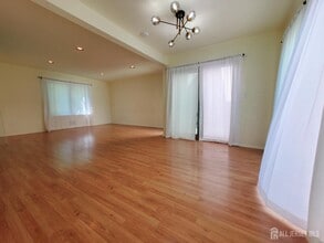 65 Diamond Ln in Old Bridge, NJ - Building Photo - Building Photo