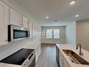 2519 Feather Crst Dr in St. Cloud, FL - Foto de edificio - Building Photo