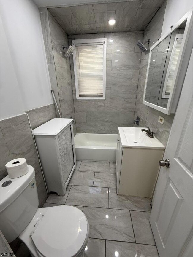 85 Sunnyside Terrace in East Orange, NJ - Building Photo - Building Photo