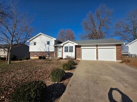 802 Brentwood Ave in Sedalia, MO - Building Photo