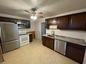 29 N Main St in South Hadley, MA - Building Photo