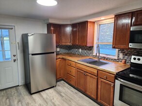 34 James St in Bristol, CT - Building Photo - Building Photo