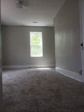 1015 W High St, Unit B in Jefferson City, MO - Building Photo - Building Photo