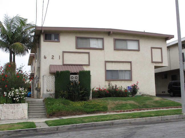 621 E Queen St in Inglewood, CA - Foto de edificio - Building Photo