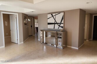 8100 E Camelback Rd in Scottsdale, AZ - Building Photo - Building Photo