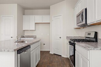 257 Frogmore Lp in Uhland, TX - Foto de edificio - Building Photo