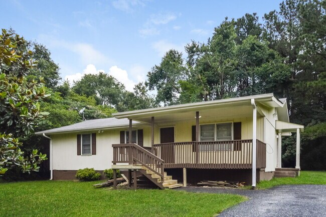 1867 McCollum Rd SW in Conyers, GA - Foto de edificio - Building Photo
