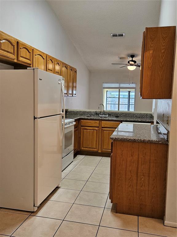 1312 Coolmont Dr in Brandon, FL - Foto de edificio - Building Photo