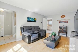 6044 Heath Valley Rd in Charlotte, NC - Building Photo - Building Photo