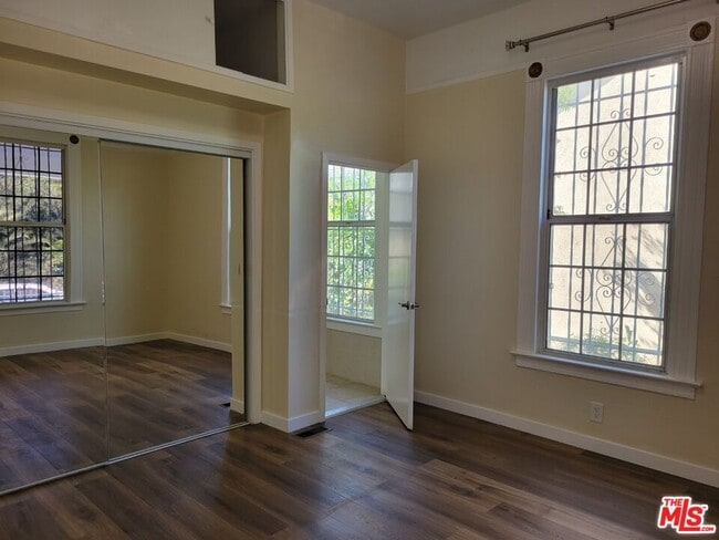 1216 S Lucerne Blvd in Los Angeles, CA - Building Photo - Building Photo