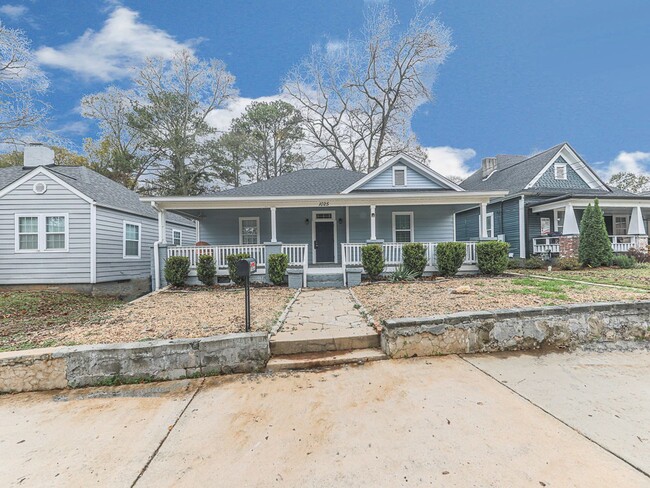 1025 Lawton Ave SW in Atlanta, GA - Building Photo - Building Photo