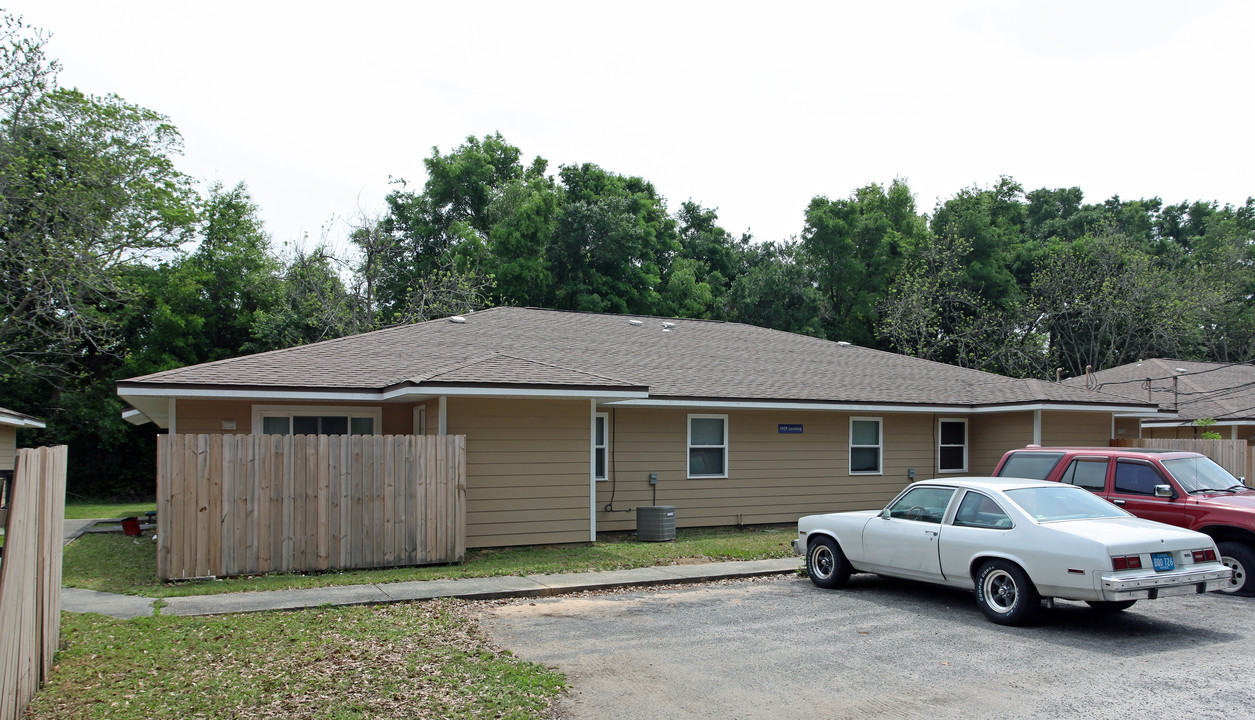 1909 Lansing Dr in Pensacola, FL - Building Photo