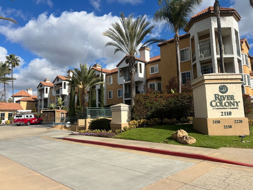 1950 Camino De La Reina in San Diego, CA - Building Photo