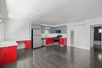 1321 W 36th Pl in Los Angeles, CA - Building Photo - Building Photo