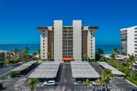 Shores of Madeira in Madeira Beach, FL - Foto de edificio - Building Photo