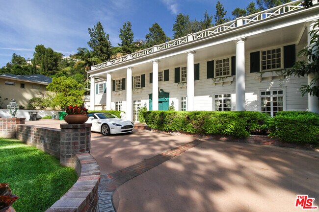 1148 Coldwater Canyon Dr in Beverly Hills, CA - Building Photo - Building Photo
