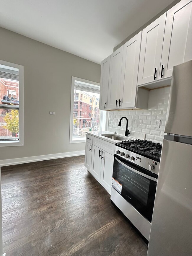 2314 N Milwaukee Ave in Chicago, IL - Building Photo - Building Photo