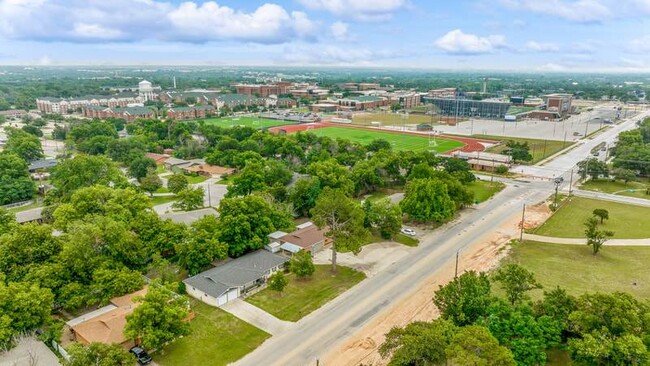931 N Harbin Dr in Stephenville, TX - Building Photo - Building Photo