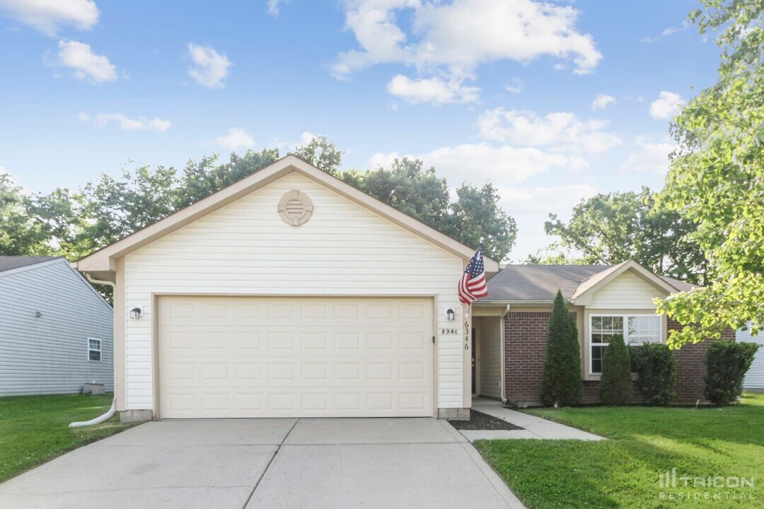 6346 Cradle River Dr in Indianapolis, IN - Foto de edificio