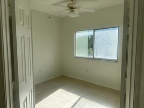 330 Crestwood Cir in Royal Palm Beach, FL - Building Photo - Building Photo