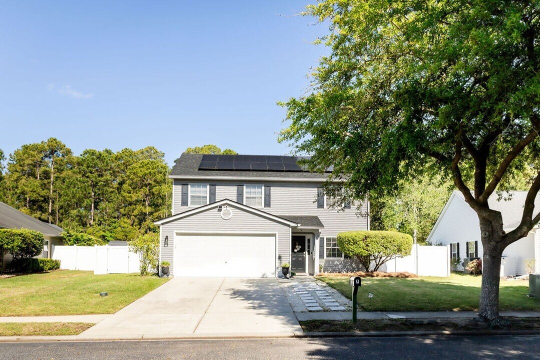 7 Lakeside Dr in Bluffton, SC - Building Photo