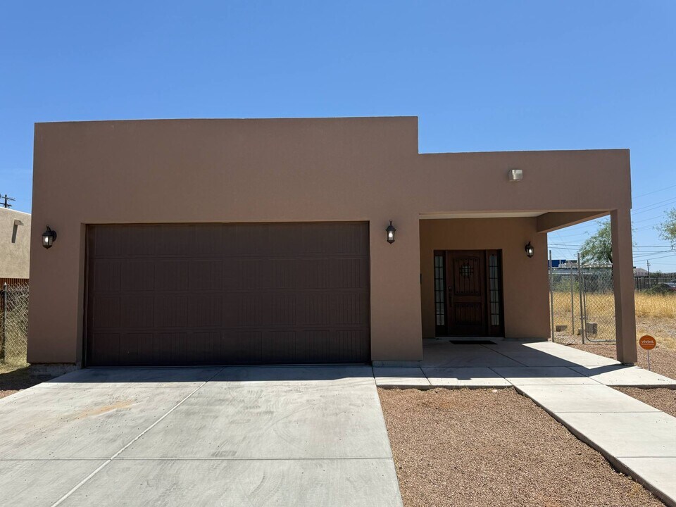 255 W Adams St in Tucson, AZ - Building Photo