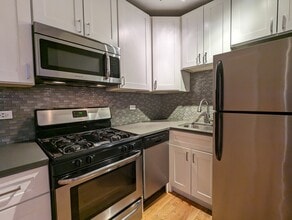 2430 N Kedzie Blvd, Unit 305 in Chicago, IL - Building Photo - Building Photo
