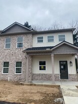 311 W Broad St in Clinton, TN - Building Photo