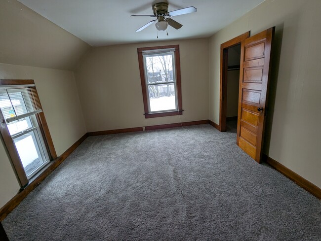 2202 Brooklyn Ave, Unit Apt C in Fort Wayne, IN - Foto de edificio - Building Photo