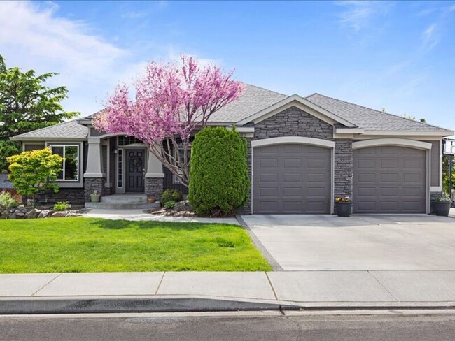263 Brookwood Loop in Richland, WA - Building Photo - Building Photo