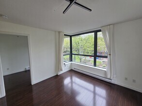 3588 Crowley Dr in Vancouver, BC - Building Photo - Building Photo