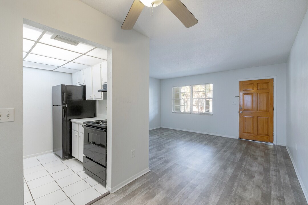 Cortez Plaza Apartments in Bradenton, FL - Building Photo