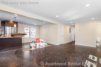 70 Stanley Ave, Unit #1 in Medford, MA - Foto de edificio - Building Photo