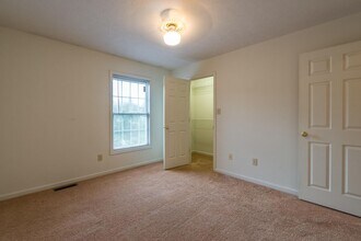 702 E Sherwood Hills Dr in Bloomington, IN - Building Photo - Building Photo