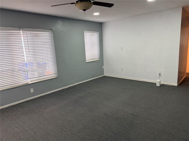 1320 N 69th Way in Hollywood, FL - Building Photo - Building Photo