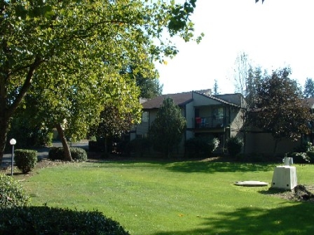 Hollow Brook Apartments in McMinnville, OR - Building Photo