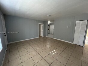 2010 NW 30th Ave in Fort Lauderdale, FL - Building Photo - Building Photo